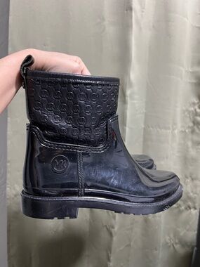 Michael Kors Blakely Rain Logo Embossed Leather Ankle Rubber Boots SZ 6 monogram